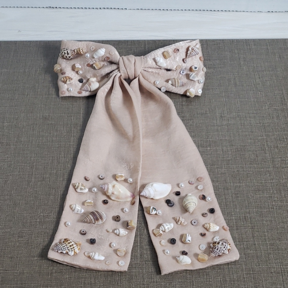 Beige Seashell Bow Hair Clip -‎ NWT